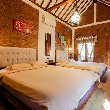 Omah Teras Bata Guesthouse